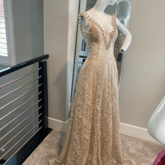 New elegant long dress - Picture 3 of 12